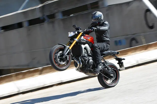 Prova Yamaha MT-09 2014