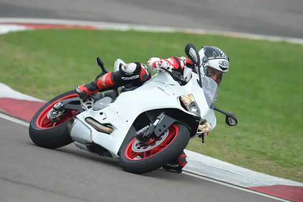 Prova Ducati Panigale 899 2014