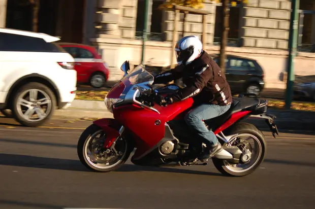 Prova Honda VFR 1200 F DCT 2012