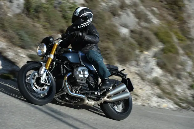 Prova BMW R nineT 