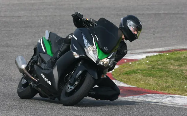 Prova Kawasaki J 300 2014