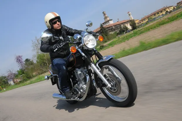 Prova Yamaha SR 400 2014