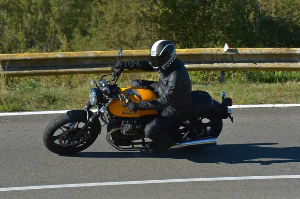 Prova Moto Guzzi V7 