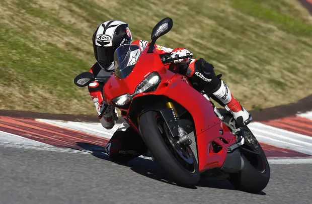 Prova Ducati Panigale 1299 S 2015