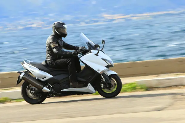 Prova Yamaha Tmax 2015