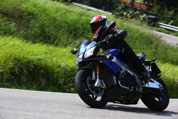 Prova Aprilia Tuono V4 V4 RR 2015