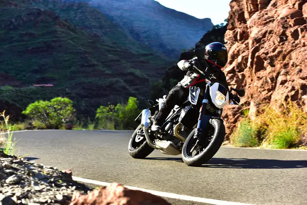 Prova KTM Duke 690 2016