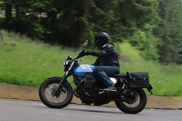 Prova Moto Guzzi V7 II 