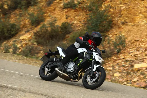 Prova Kawasaki Z650 2017