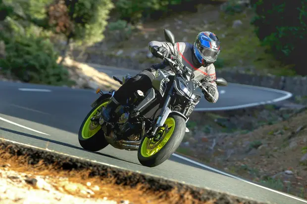 Prova Yamaha MT-09 2017