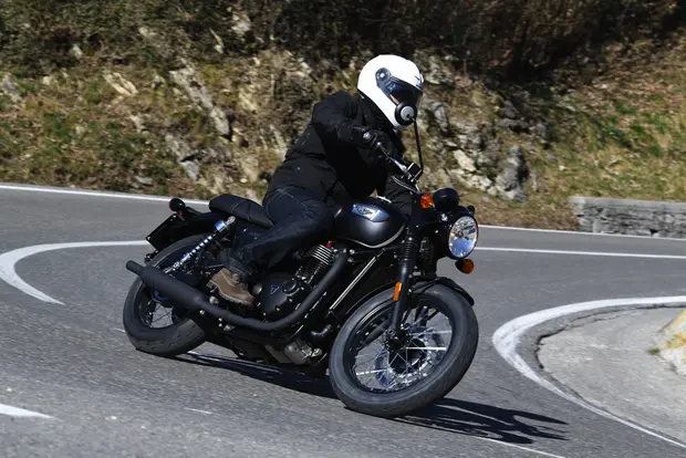 Prova Triumph Bonneville T100 Black 2017