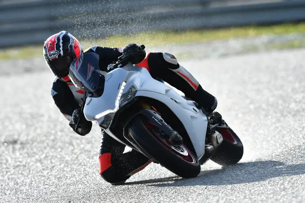 Prova Ducati SuperSport S 2017