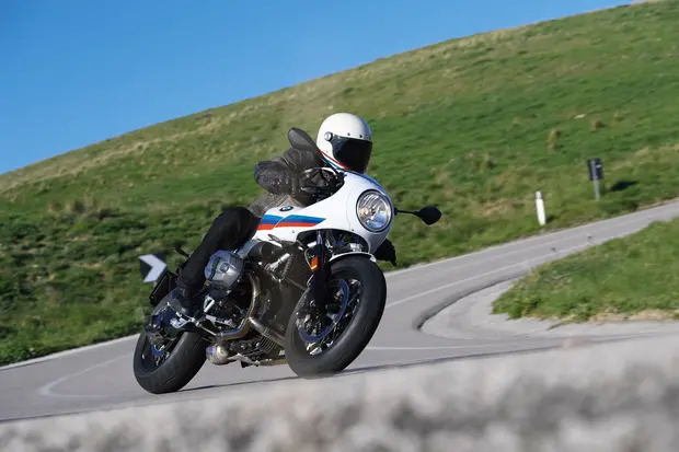 Prova BMW R nineT Racer 2018