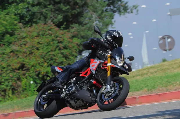 Prova Aprilia Dorsoduro 900 2017