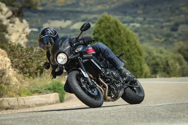 Prova Yamaha XSR 900 Abarth 2017