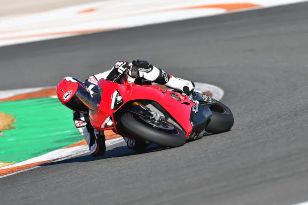 Prova Ducati Panigale V4 S 2020
