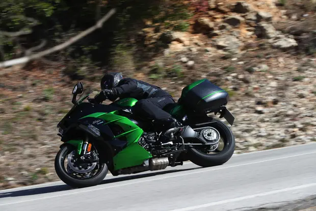 Prova Kawasaki Ninja H2 SX SE 2018