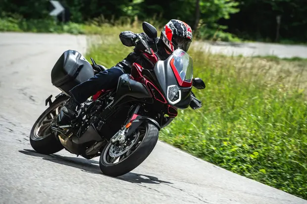 Prova MV Agusta Turismo Veloce 800 Lusso SCS 2018