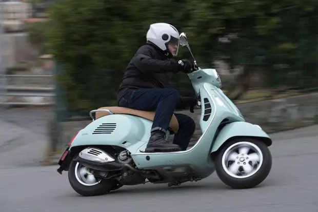 Prova Vespa GTS 300 hpe 2019