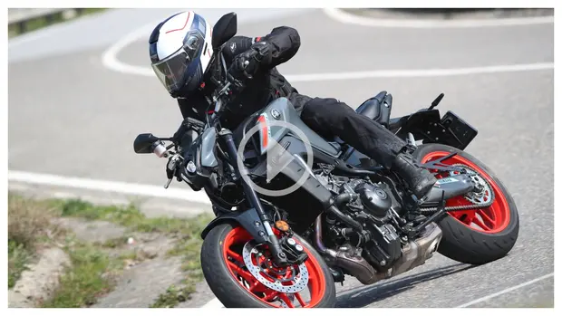 Prova Yamaha MT-09 2021