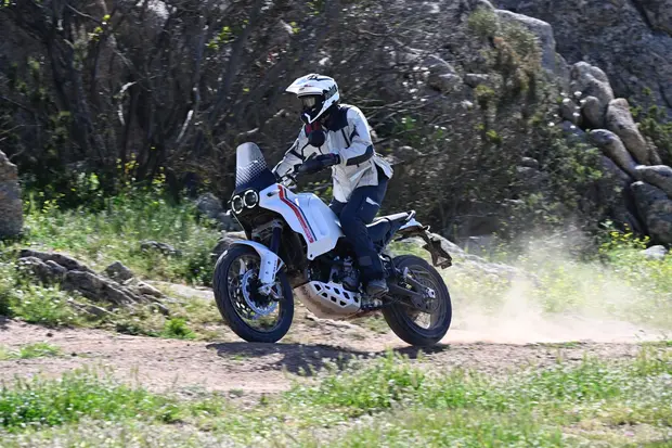Prova Ducati DesertX 2022