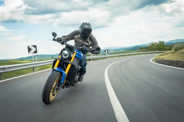 Prova Yamaha XSR 900 