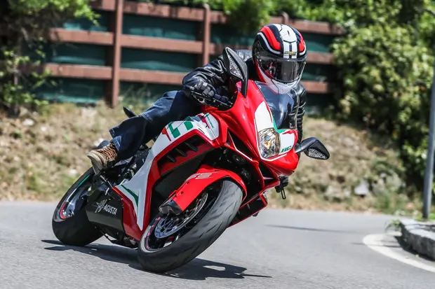Prova MV Agusta F3 RC 2023