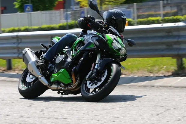 Prova Kawasaki Z H2 