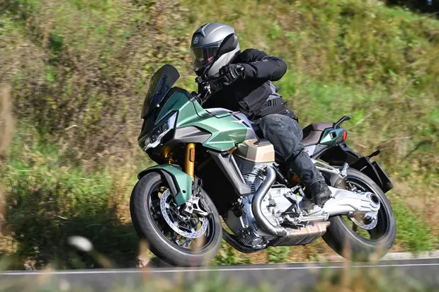 Prova Moto Guzzi V100 Mandello 