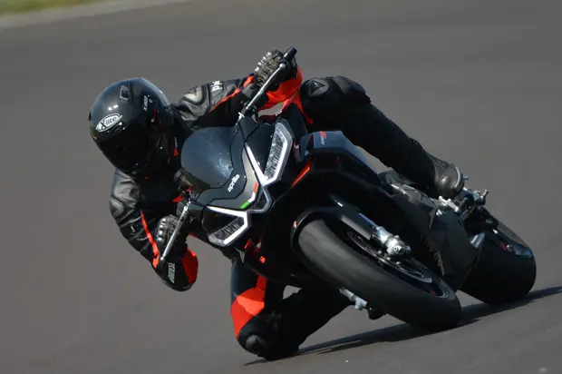 Prova Aprilia Tuono 660 Factory 2022