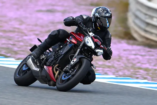 Prova Triumph Street Triple 765 RS 2023