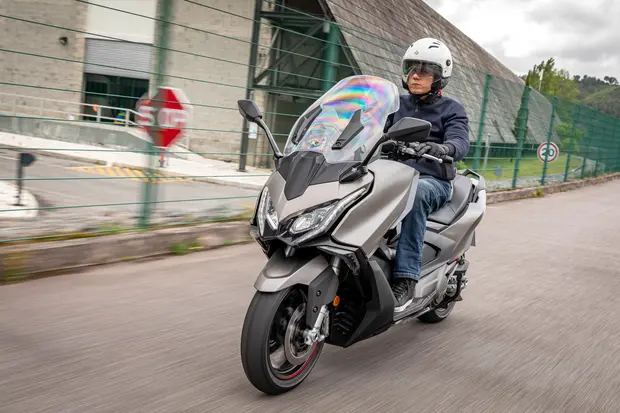 Prova Kymco AK 550 Premium 2023