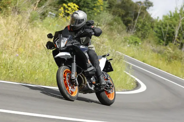 Prova KTM 890 SMT 2024