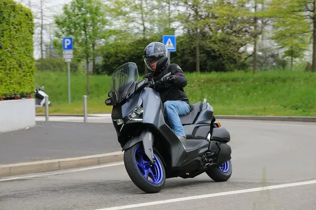 Prova Yamaha Xmax 300 2023
