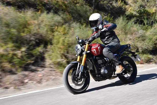 Prova Triumph Speed 400 2024