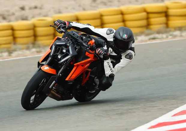 Prova KTM 1390 Super Duke R 2024