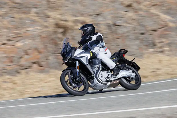 Prova Moto Guzzi Stelvio 2024
