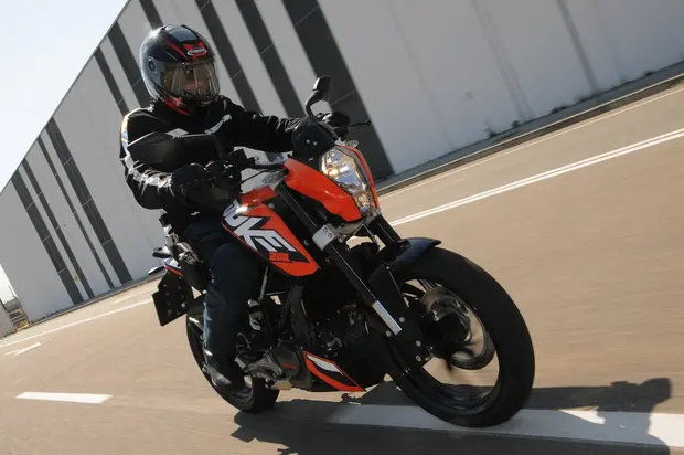Prova KTM Duke 125/200 200 2012