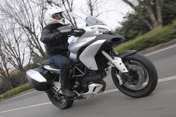 Prova Ducati Multistrada 1200 S Touring 2013