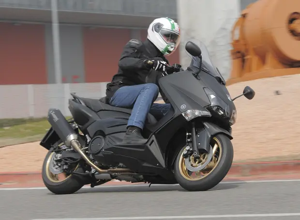 Prova Yamaha Tmax Black Max 2012