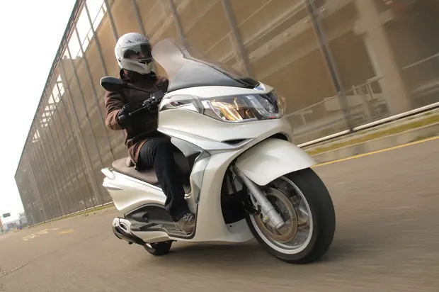 Prova Piaggio X10 350 Executive 2012