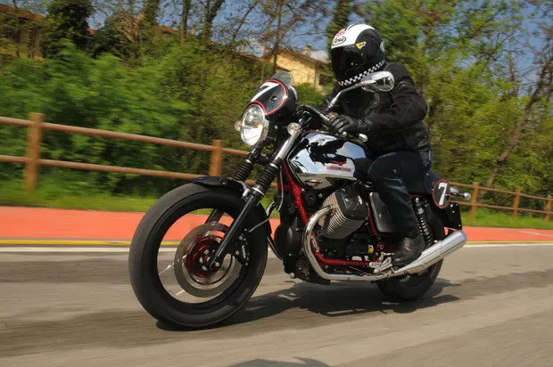 Prova Moto Guzzi V7 Racer 2012