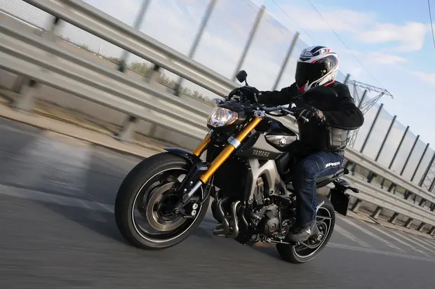Prova Yamaha MT-09 2014