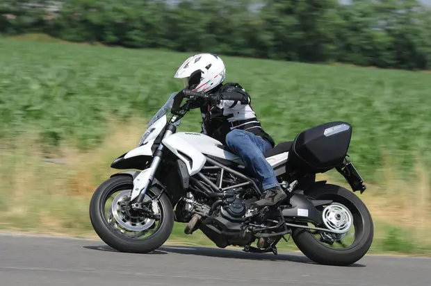 Prova Ducati Hyperstrada 2012