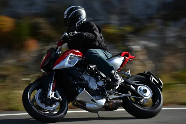 Prova MV Agusta Rivale 800 2014