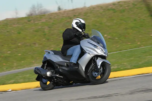 Prova Kawasaki J 300 2014