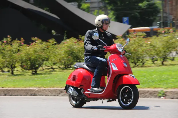 Prova Vespa GTS 300 Super 2014