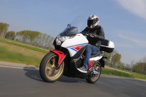 Prova Honda Integra 750 DCT 2014