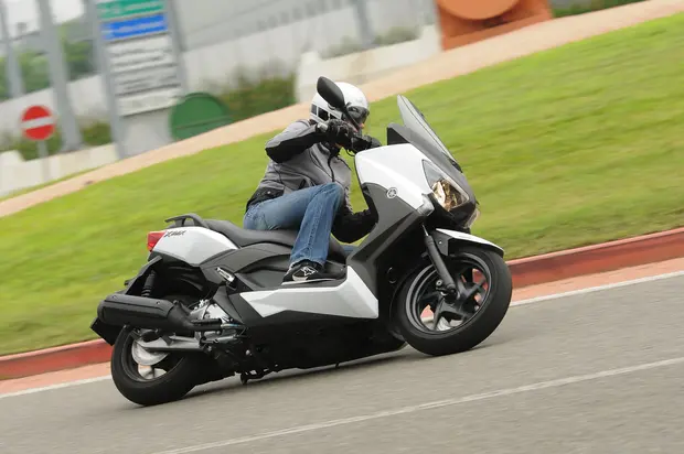 Prova Yamaha Xmax 250 2014