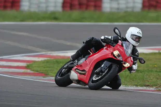 Prova Ducati Panigale 899 2015